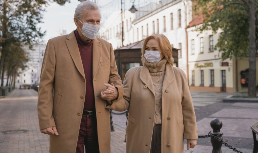 Чего нельзя делать: Пять правил для пожилых, чтобы сохранить здоровье в пандемию COVID-19