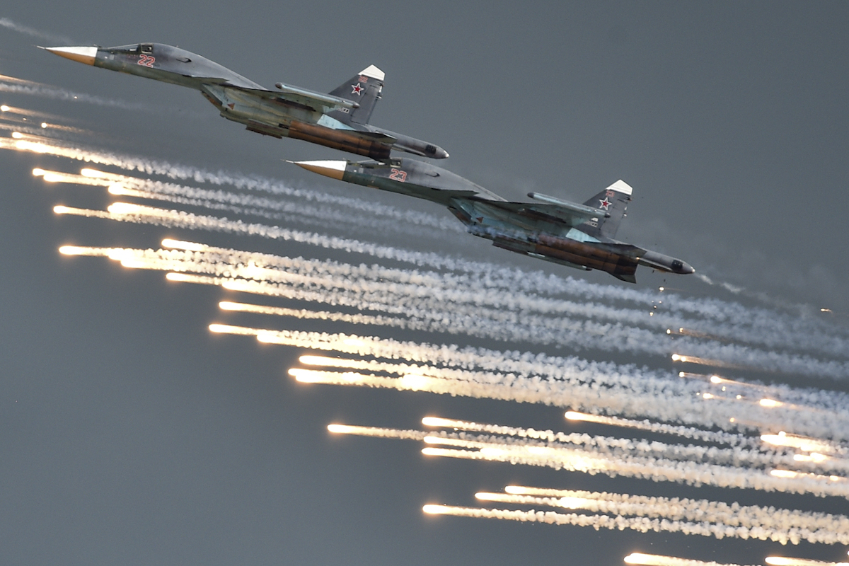 Су-34 тепловые ловушки. Су-25 ИК ловушки. ЛТЦ Су 34. Су-25 выпускает тепловые ловушки.