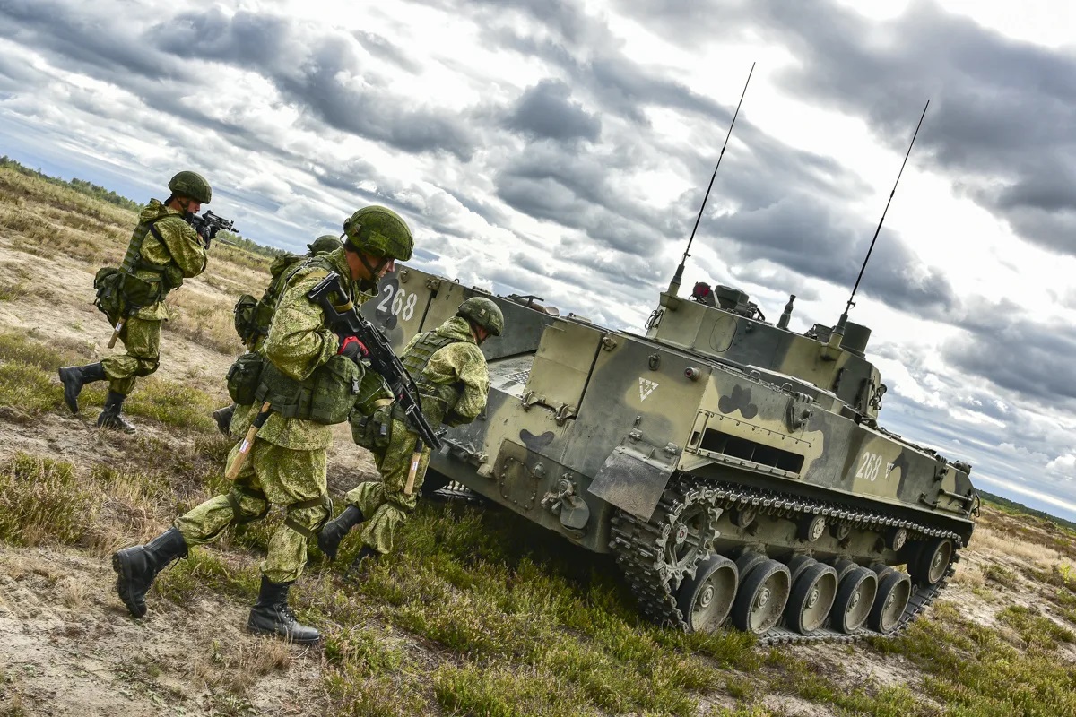 Как переводится военное. БМД 2 ВСУ. Мотострелковые войска вс РФ. Запад 2021 Брестский полигон мотострелки. Военные учения.