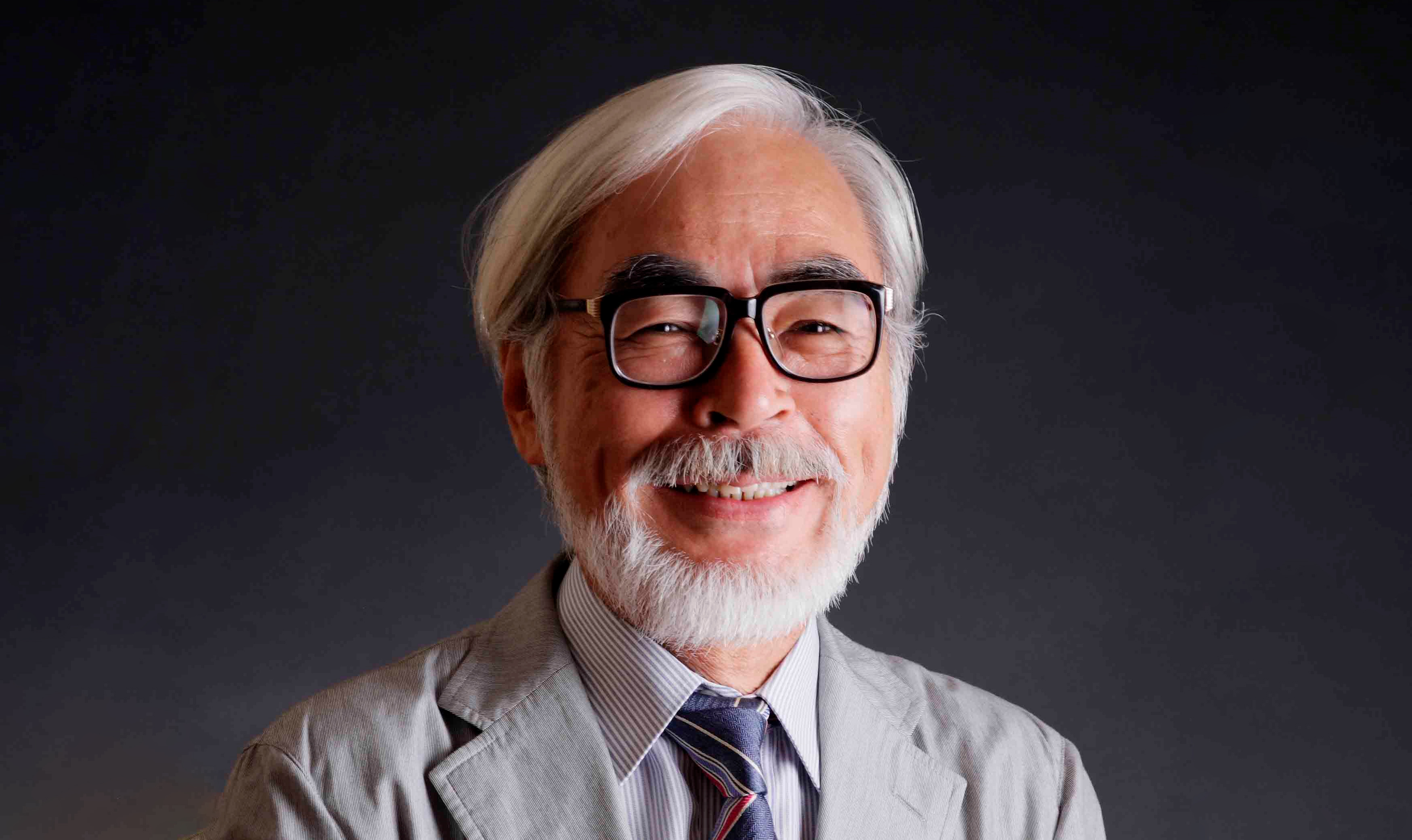 Hayao miyazaki. Хаяо Миядзаки. Хаяо Миядзаки Оскар. Кацудзи Миядзаки. Хидео Миядзаки Вики.