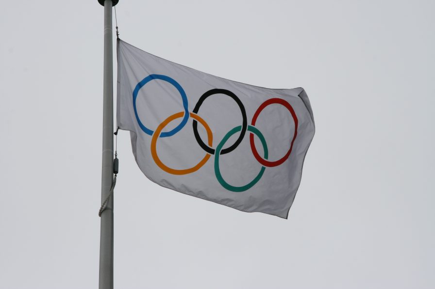 Olympic flag. МОК Олимпийские игры. Olympic Charter. ОИ 2022 фигурное катание. Олимпийская хартия 2024.