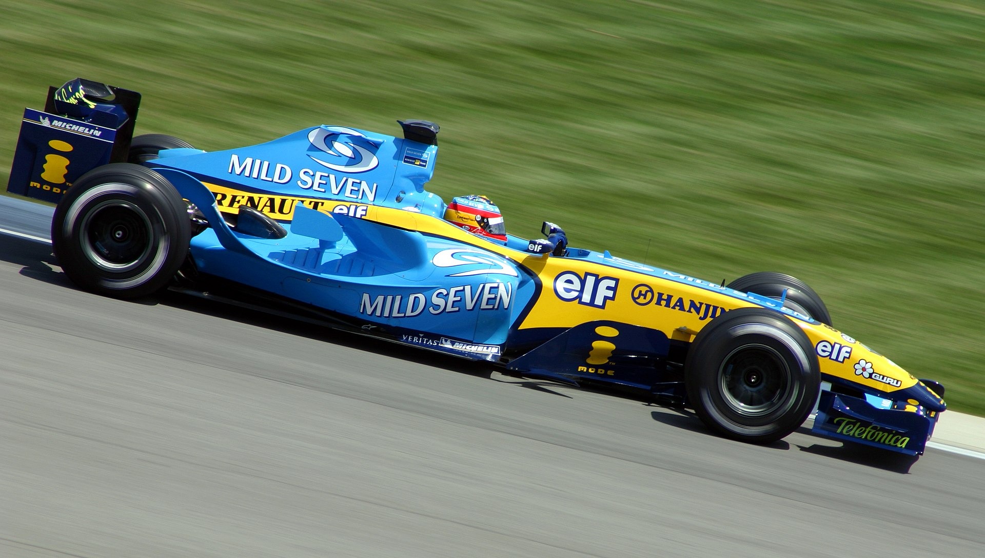 Фернандо Алонсо 2004. Фернандо Алонсо 2005. Renault f1 2004. Болид ф1 Рено.